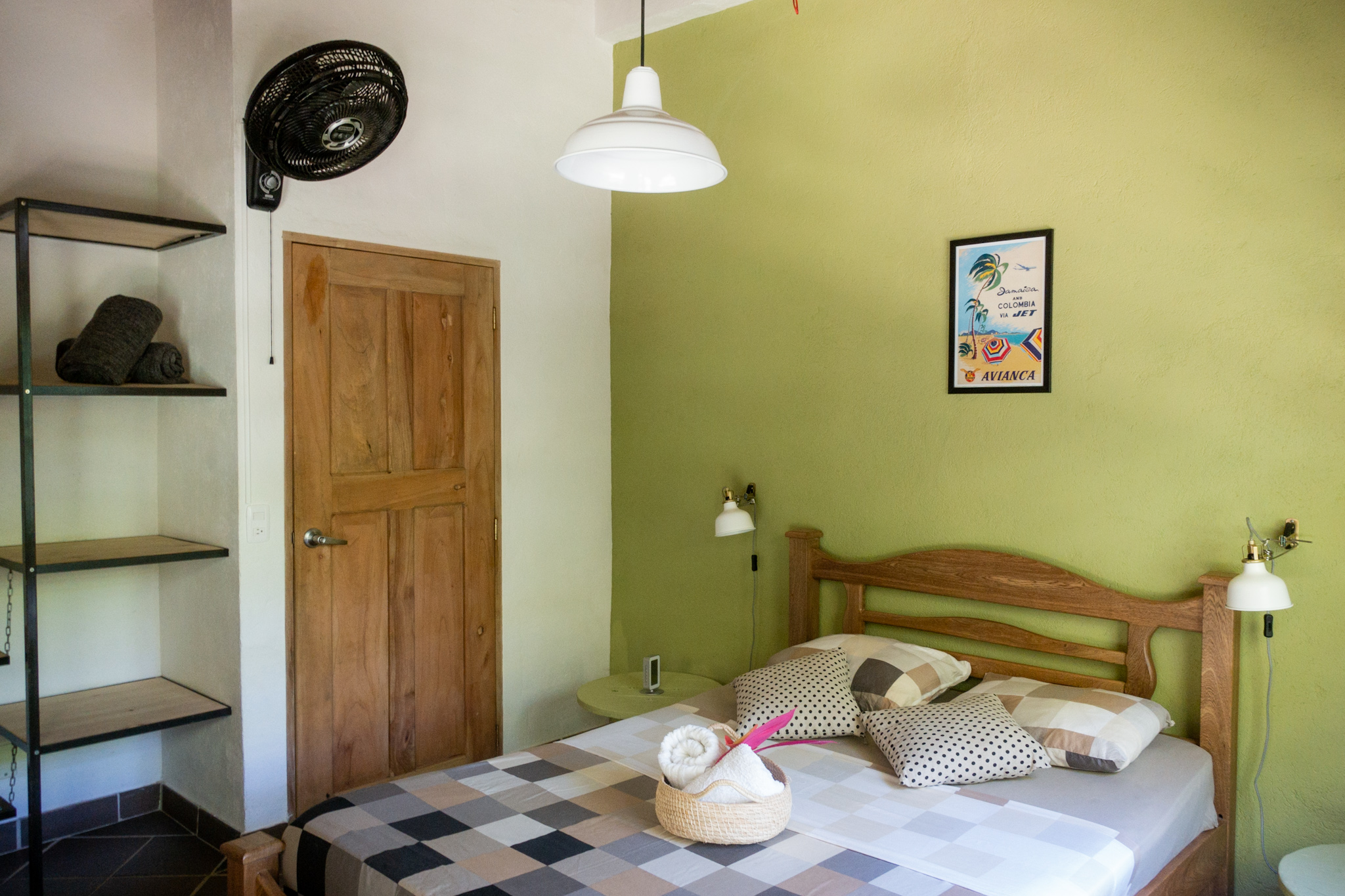 Minca Finca Hostal Bolivar bed with ventilator Colibri