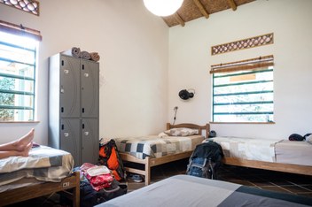Minca Finca Bolivar dorm beds with locker and windows