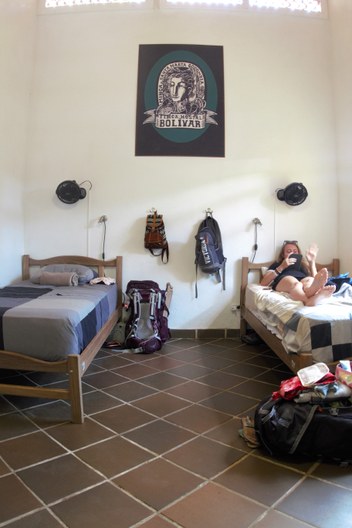 Minca Finca Hostal Bolivar Dorm beds withposter