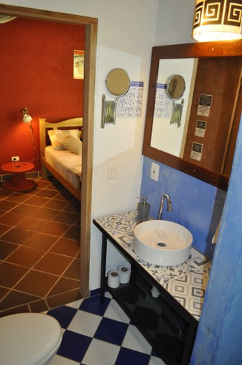 Minca Finca Hostal Bolivar Casa maracuya Uacari view from toilet to room